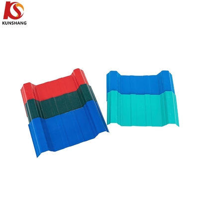 صفيحة السقف المموجة من PVC / UPVC للحمية ضد الماء والصدمات في 1130mm 1360mm 1070mm 900mm الأحجام