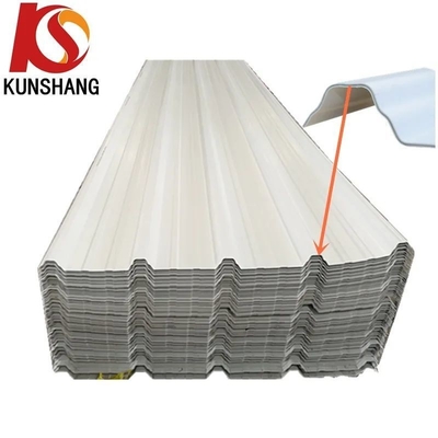 35.00cm * 30.00cm * 15.00cm حجم الحزمة UPVC بلاستيكي أسطح البلاط لمقاومة التآكل وتصميم صفائح السقف البيضاء PVC