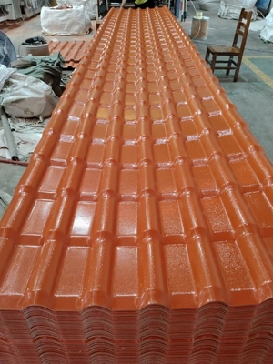 البلاط السطحي الإسباني من الراتنج الاصطناعي مع طلاء ASA مخصص و 4500-6000 متر مربع لكل حاوية