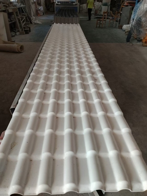 عرض 1050mm مكافحة الأشعة فوق البنفسجية PVC Teja Espanola مع أداء ممتاز لمقاومة الطقس الأسباني ASA PVC / UPVC سطح البلاط