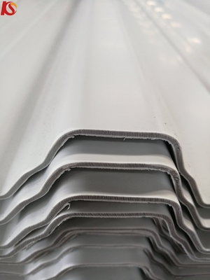 أسطوانات أسطح ملوحة من UPVC مخصصة عرضها 930mm للمواد القوية والتقليدية في المستودع
