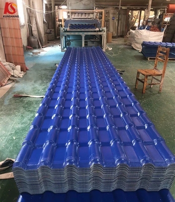 رمز H.S 39259000 أسطوانات S عالية المقاومة 1050mm العرض ASA PVC أسطوانة السقف الراتنج الاصطناعي لحل مواد البناء