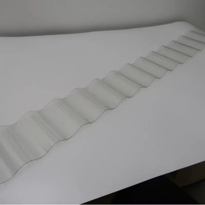 صفيحة سقف البولي كربونات لامعة عالية للأسقف المموجة 720mm عرض وتصميم صديق للبيئة 1.2G / M3 كثافة