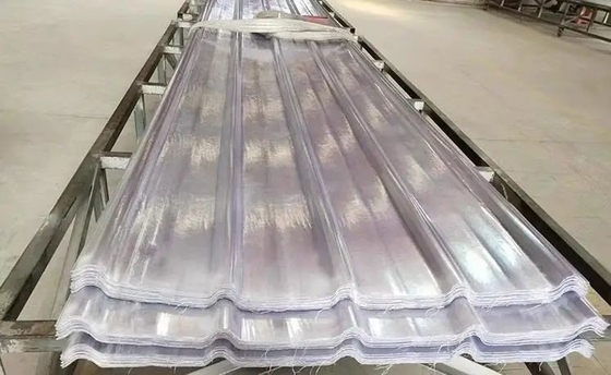 المقاومة الجيدة للتآكل ألواح سقف الألياف الزجاجية GFRP عرض صفيحة السقف FRP 720-1130mm للصناعة والتجارية