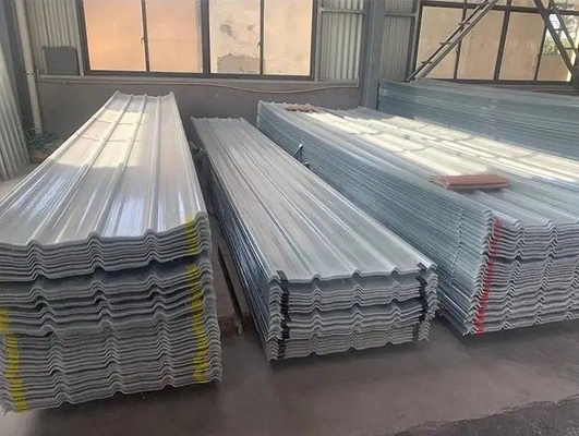صفيحة السقف 0.8mm-3.0mm سمك الألياف الزجاجية المقوية البلاستيكية مضادة للأشعة فوق البنفسجية FRP للحزمة التخزينية الوزن الإجمالي 2.000kg